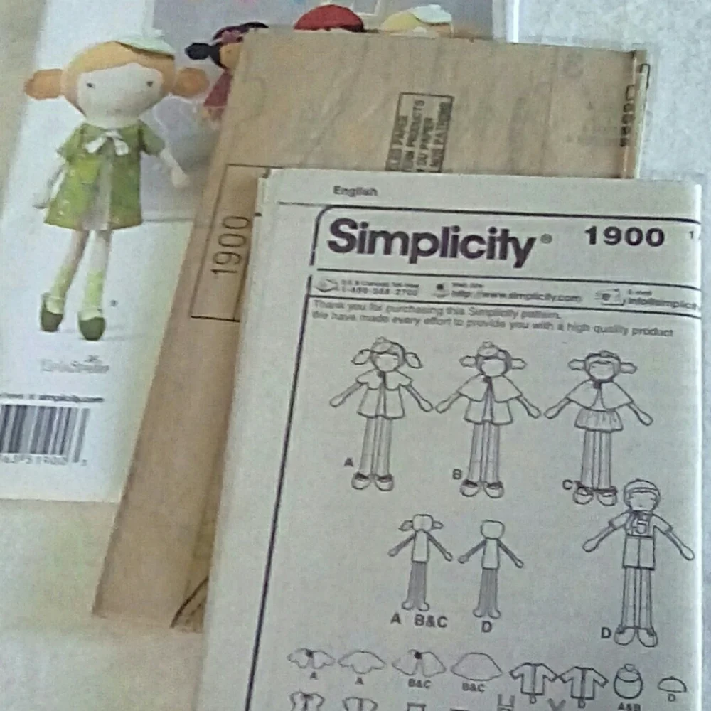 Simplicity 1900 Cloth dolls w/clothes and shoes